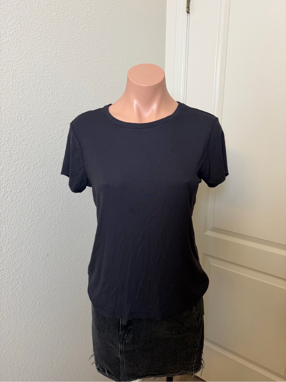 C&C California Black Crewneck Short Sleeve Tee Sz L